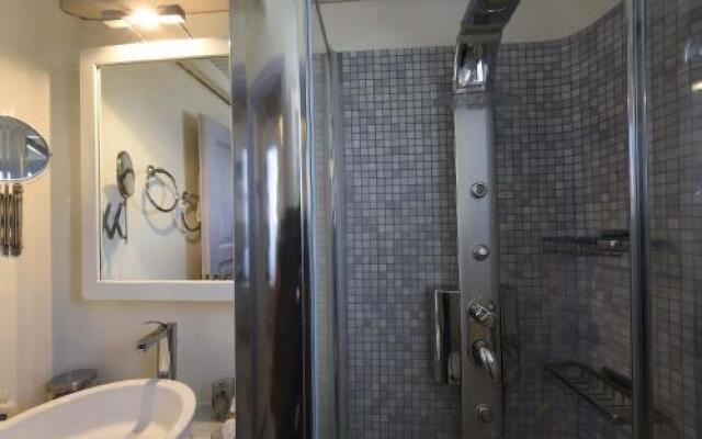 Ivi Mykonean Suites