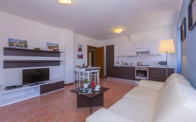 Fontana Del Lago Apt. 16