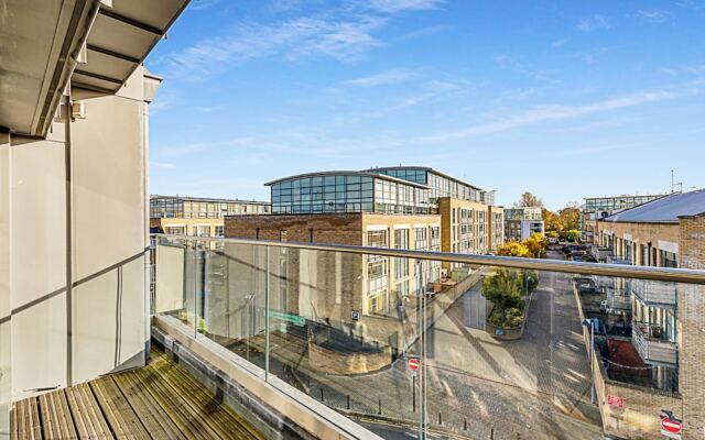 Penthouse Apartment In Brentford