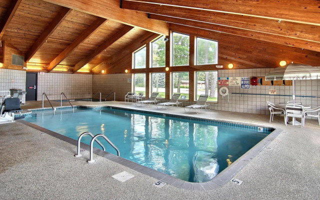 Blossom Hotel & Suites Traverse City