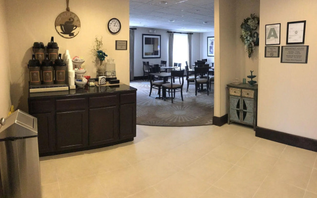 Greenfield Inn & Suites Owensboro, KY Airport