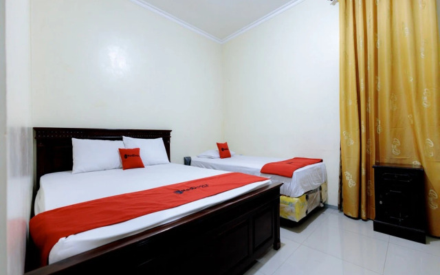 RedDoorz Syariah @ Delta Sari Aloha Waru