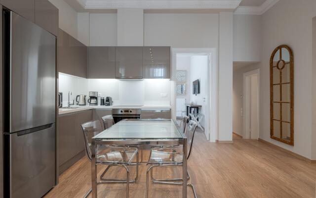 Historic Plaka s Deluxe Apartment