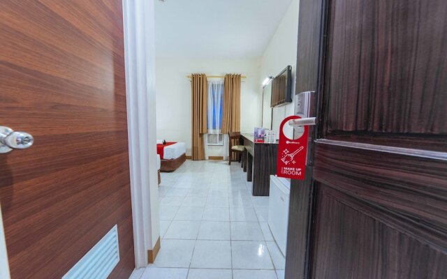 RedDoorz Premium @ The Ritz Garden Oases