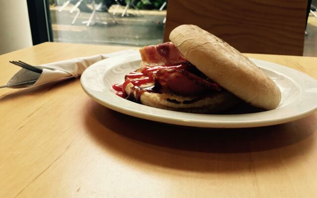 Holiday Inn Express Cheltenham by IHG