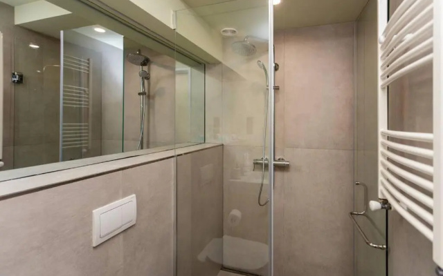 2BR apt with a furnished balcony 2 min to Kokhta