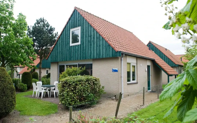Tidy Bungalow With Microwave Near Renesse and Beach