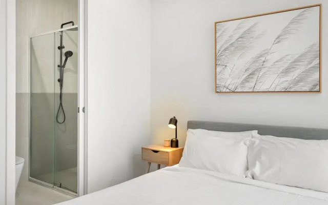 Chic Home With BBQ & Outdoor Dining