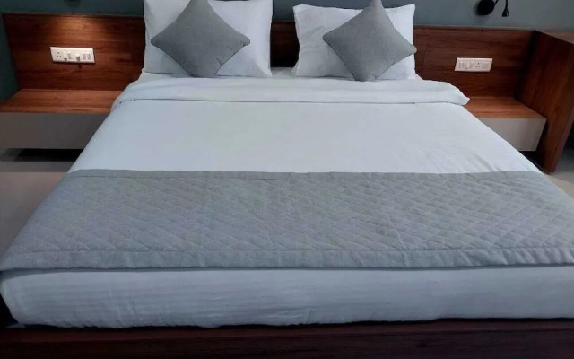 The Camellia by YUHI