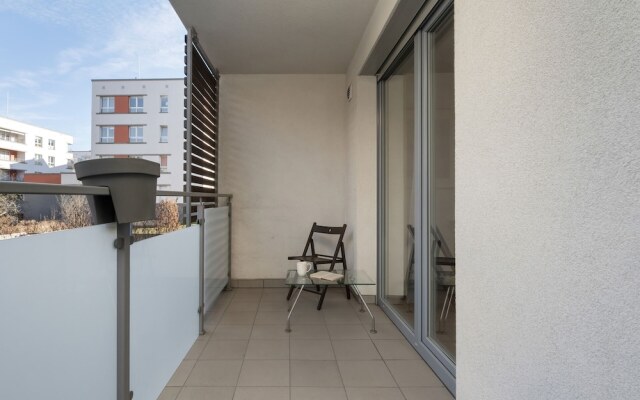 Modern Apartment in Wroclaw by Renters