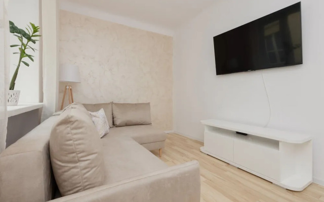 Bright Apartment Wola by Renters