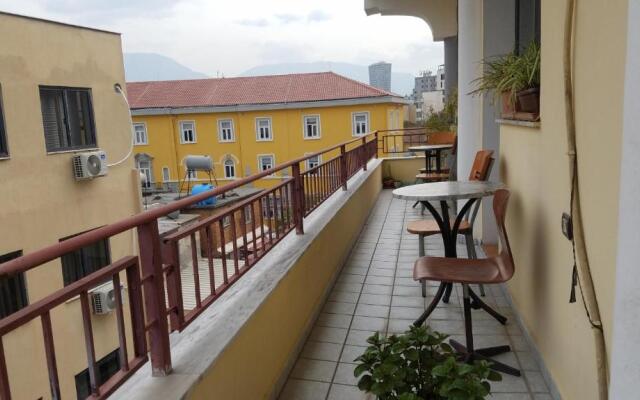 Central Apartments Shoshi
