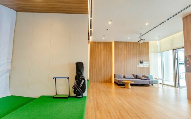 Midtown The Peak Apartment by VnHouse