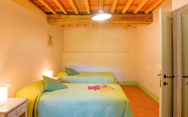 Spacious Holiday Home with Swimming Pool in Anghiari