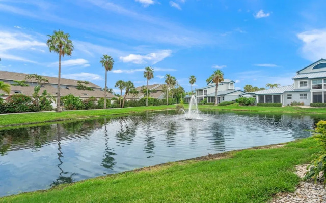 Siesta Bayside Pretty Fountain View