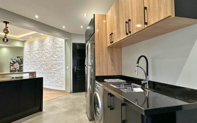 The Tropical Luxury 2BR City Centre Retreat