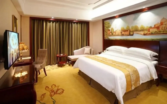 Vienna Hotel (Yizhou Sankeshu)