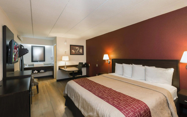 Red Roof Inn PLUS+ St Louis - Forest Park/ Hampton Ave