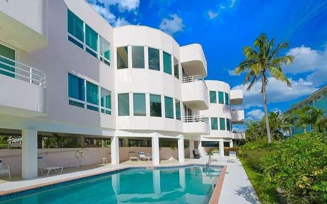 Island Paradise by AMI Locals