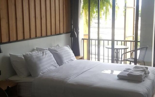 Saya Loft Hostel Lopburi