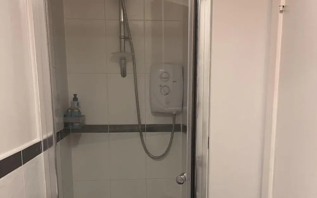 2 Bed Flat - Sleeps 4 - Pets - Parking - Wifi
