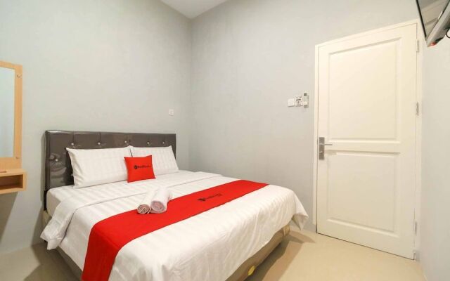 RedDoorz @ Helvetia Medan 2