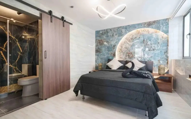 3 BR apartment 1 block from lleras park