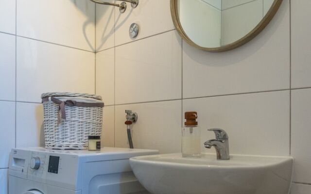 Modern Apartment With Balcony, Near Shopping Mall