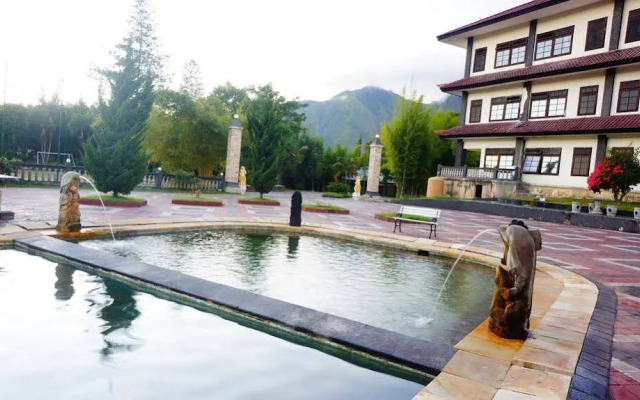 Puri Bening Lake Front Hotel