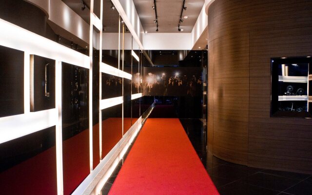 Dash Living On Hollywood