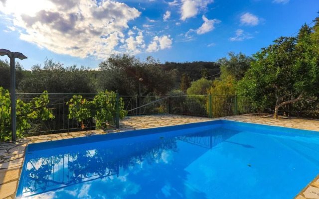 Villa Sevi in Loggos