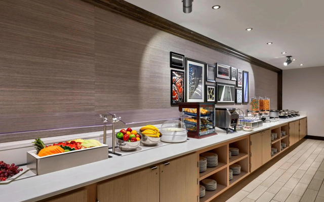 Sheraton Milwaukee Brookfield Hotel