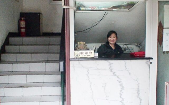 Guangwai Jingbin Hostel West Railway Station