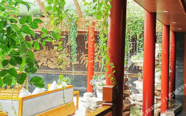 Boyue Xiaozhu Kuanting Hotel