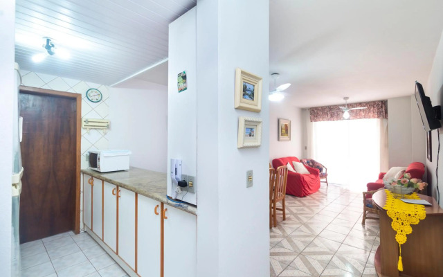 Apartamento a 150 metros da Praia de Mariscal.