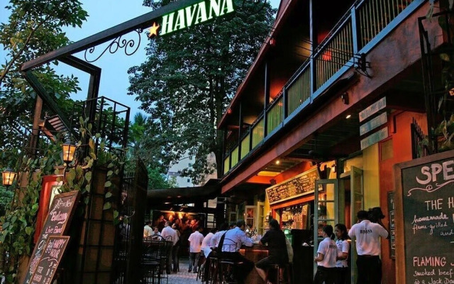 Modern High Floor 3BR Apt Bathtub Bkt Bintang