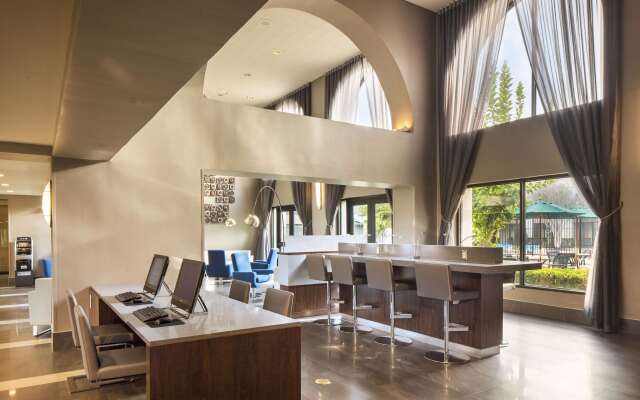 Doubletree by Hilton Newark - Fremont