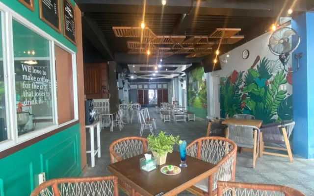 Grand Mahoni Hotel