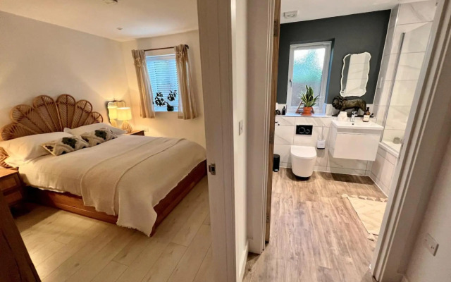 Warm, cosy apartment sleeps 4