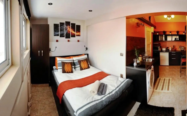 Studio 5 Corners