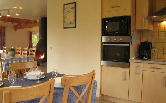 Spacious Holiday Home near Forest