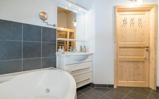 Chalet in Hohentauern With Sauna and hot tub