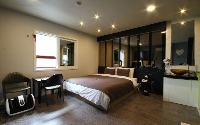 The M Hotel