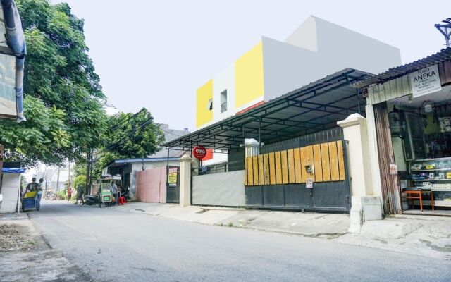 OYO 90304 Cosmo Tanjung Duren