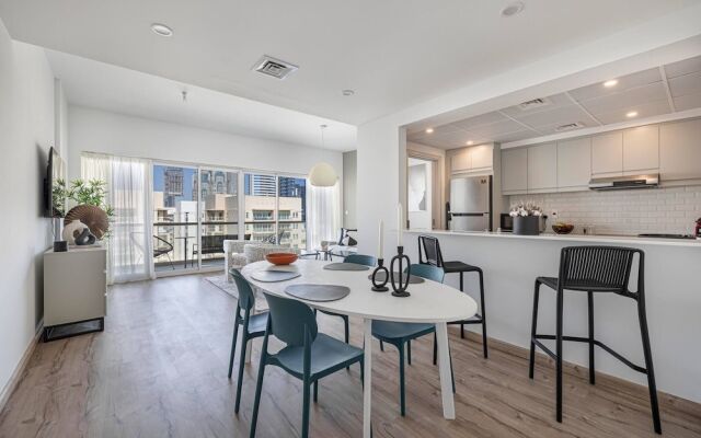 New Fully Upgraded - Central Located - Fits 6