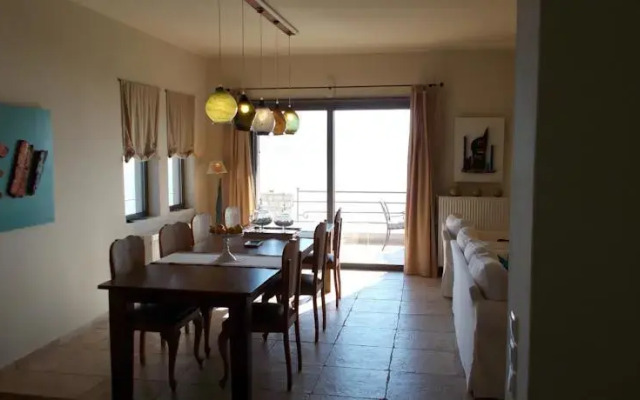 Skaloma Villas Art 2