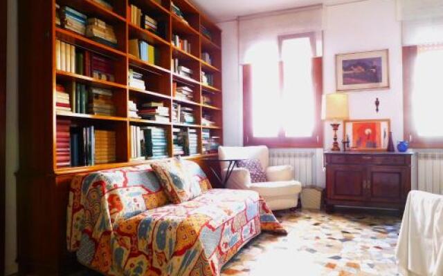 Nouvelle Vague Apartment