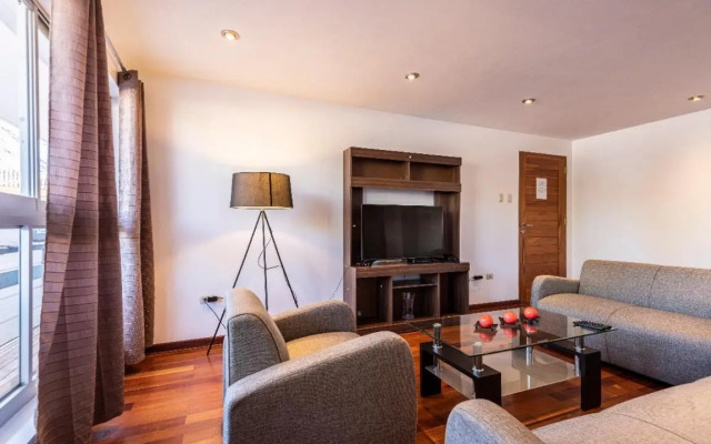 El Triunfo Apartments