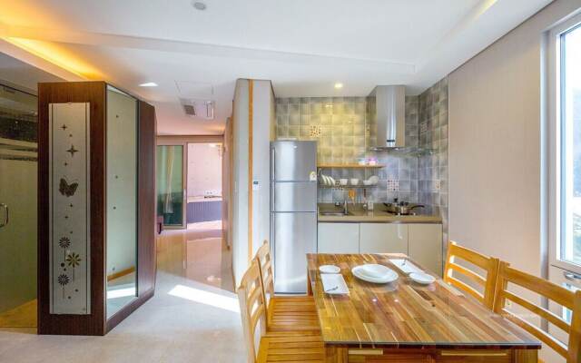 Harbor House poolvilla couple