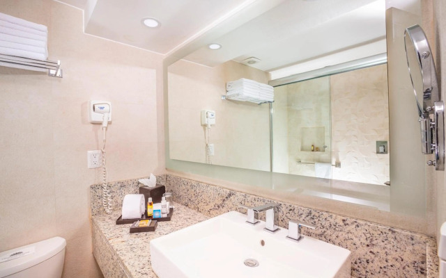 Crown Paradise Club Cancun All Inclusive